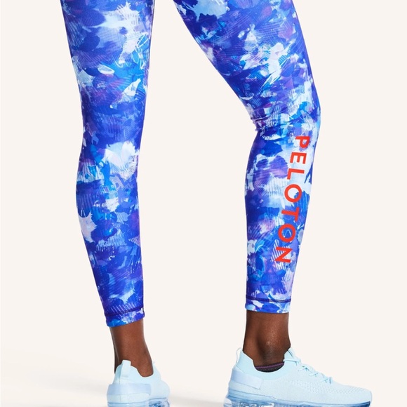 Peloton Blue Moves set. High waisted leggings (L) and sports bra (M). - Picture 5 of 12